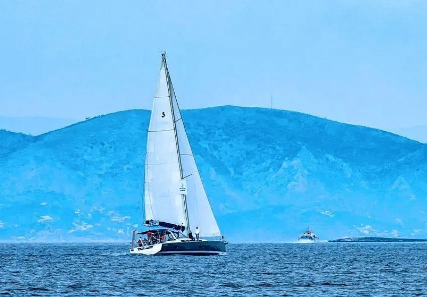 15.99m Lavrion 6 Cabin Sailing Yacht Hire