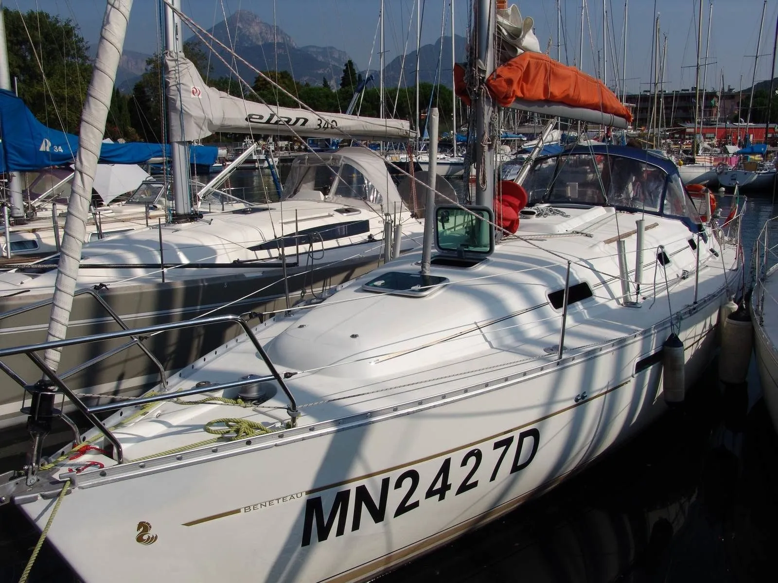 Riva del Garda Kiralık Beneteau Oceanis Clipper 331 10.5m Yelkenli Yat