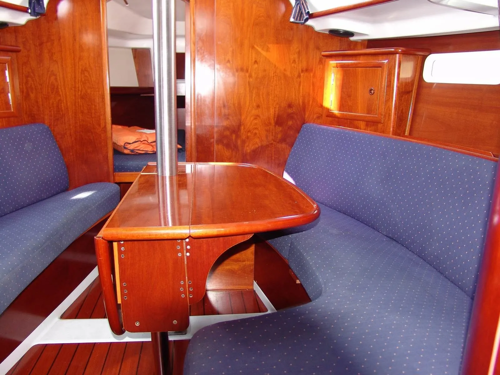 Rent a 10.5m Beneteau Oceanis Clipper 331 in Riva del Garda