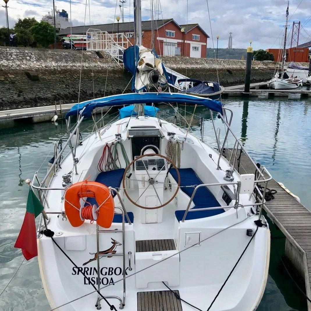 Rent a 10m 2 Cabin Sailing Yacht in Lisbon
