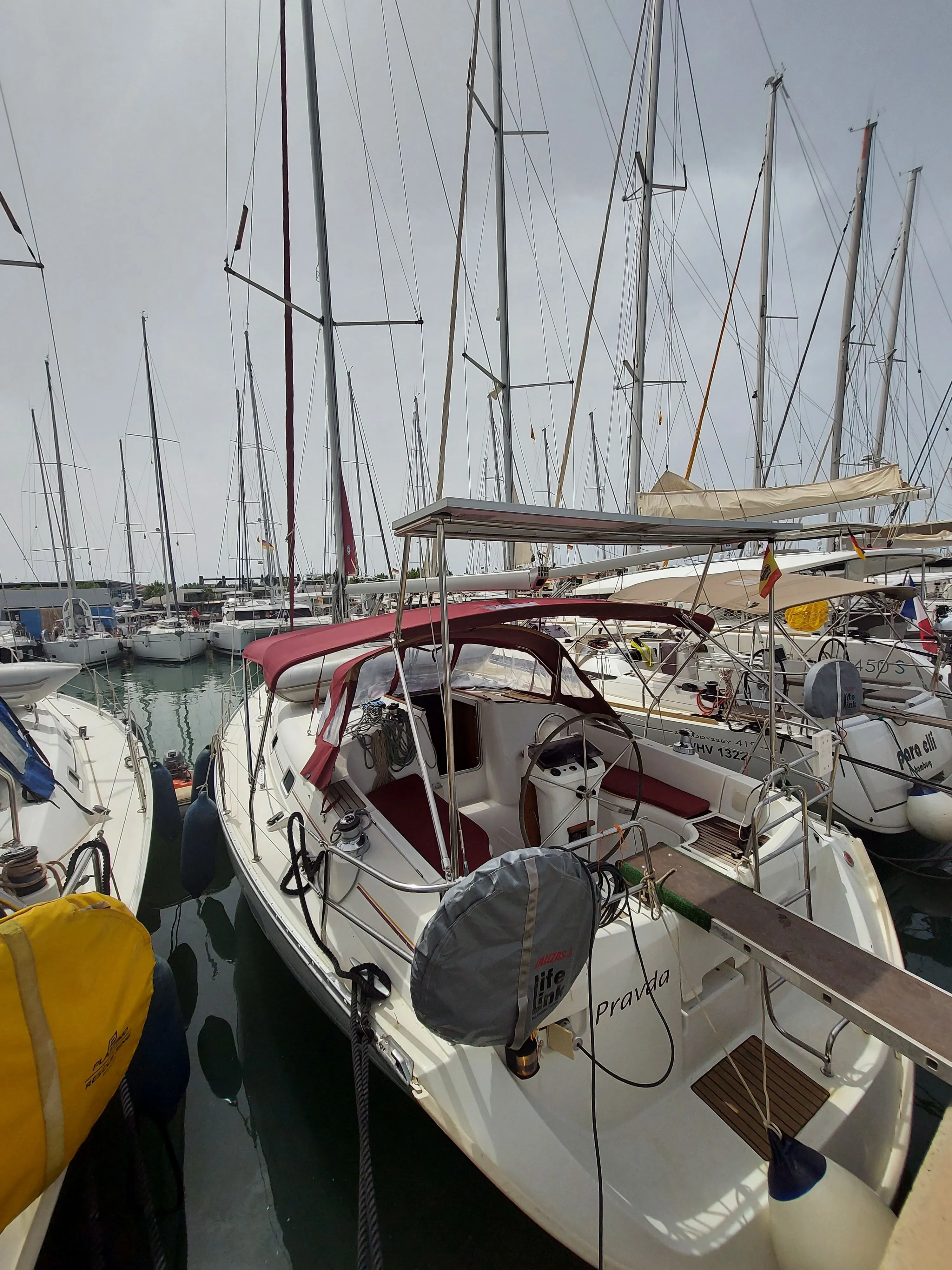 Rent a 11.1m Beneteau Oceanis Clipper 361 in Palma de Mallorca