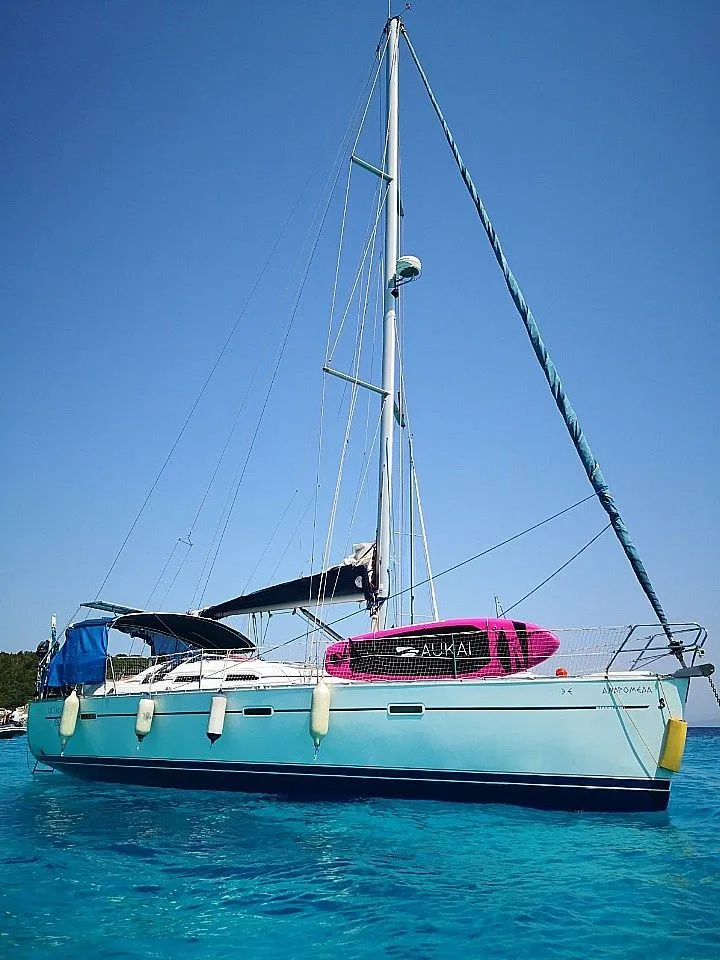 Rent a 12.5m Sailing Yacht Beneteau Oceanis Clipper 393 in Lefkada