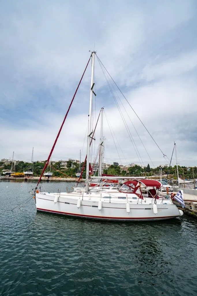 Okeanis Charter Boat