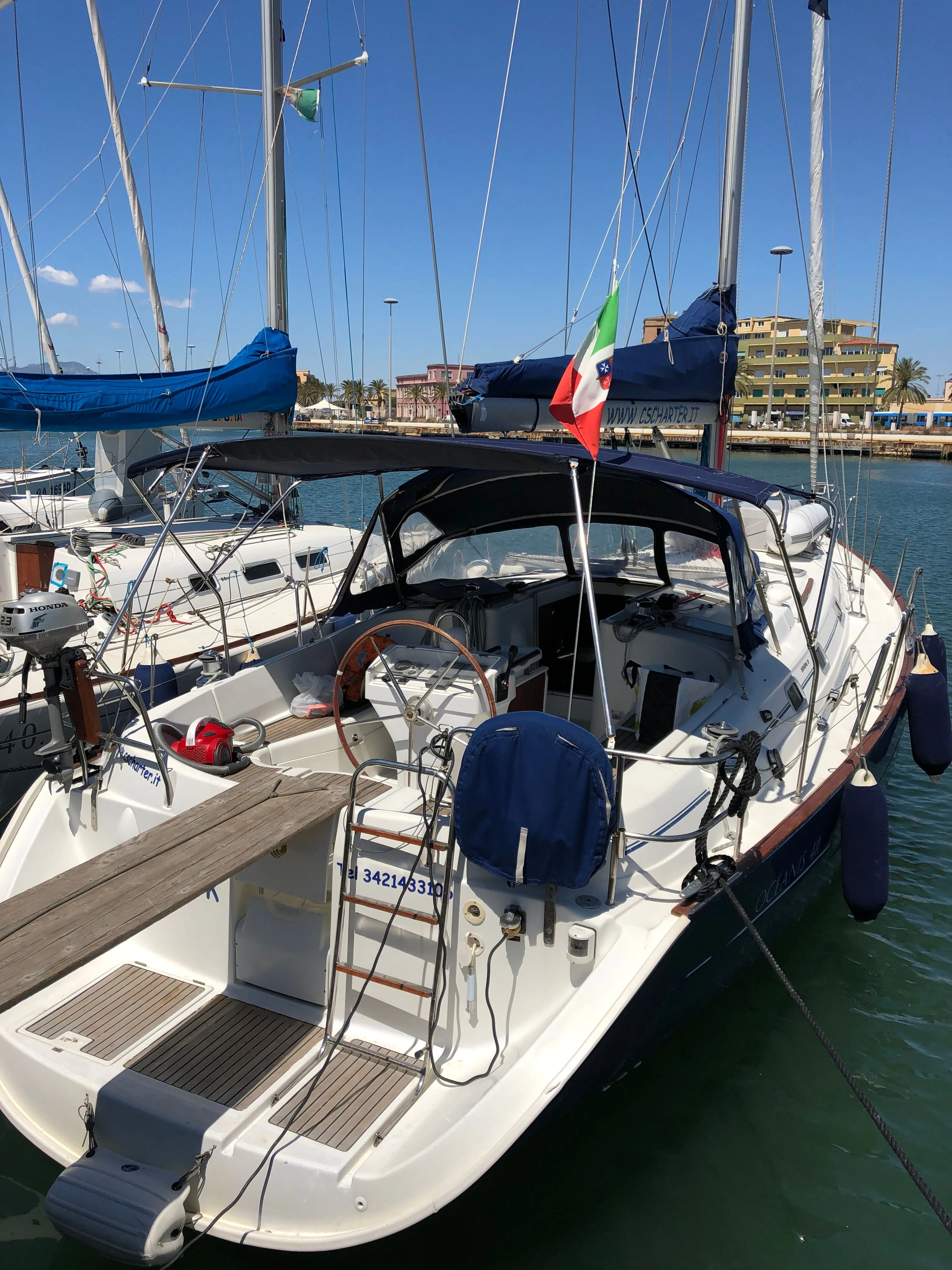Rent a 12.6m Beneteau Oceanis Clipper 411 Sailing Yacht in Cagliari