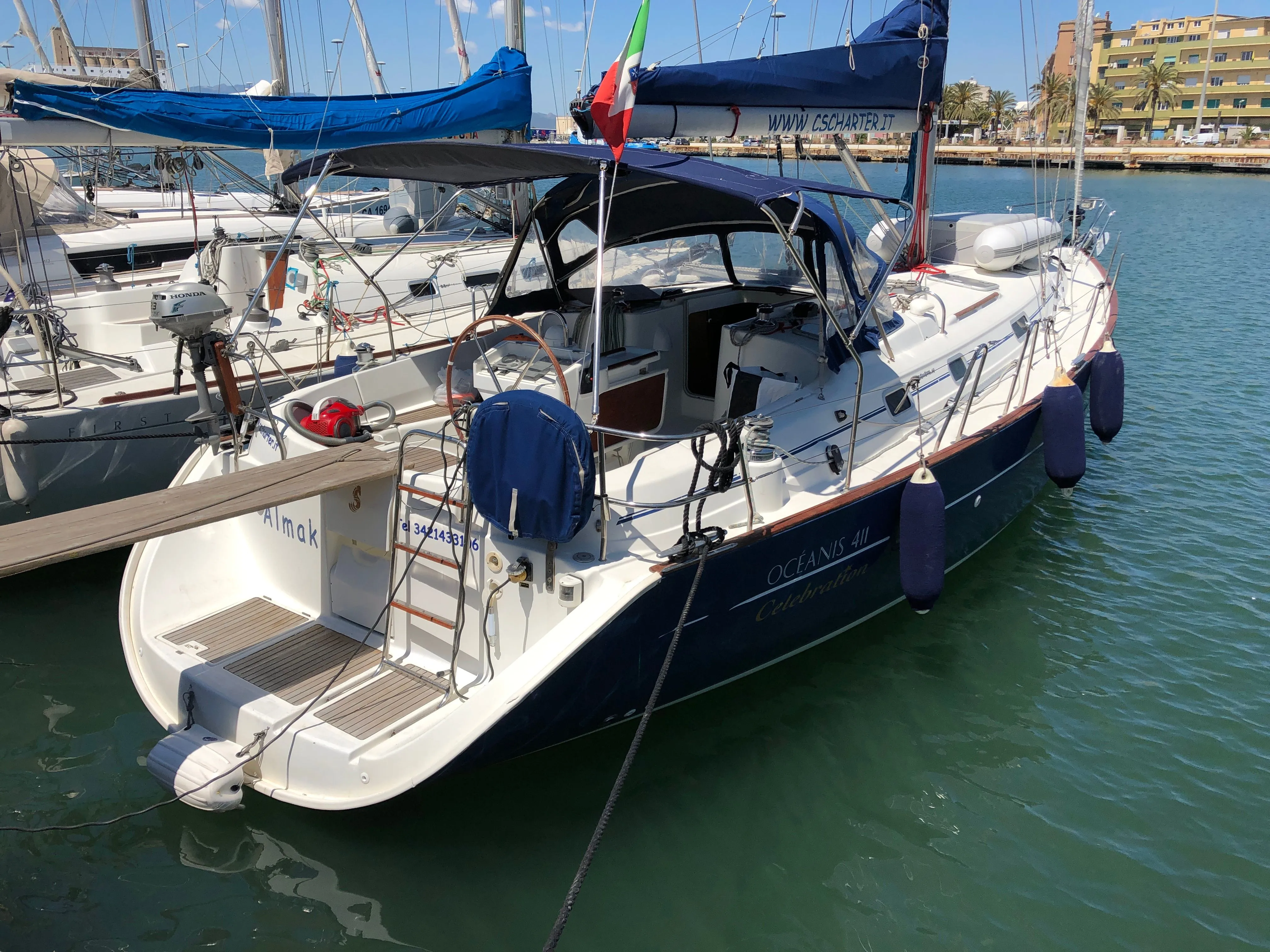 Rent a 12.6m Beneteau Oceanis Clipper 411 Sailing Yacht in Cagliari