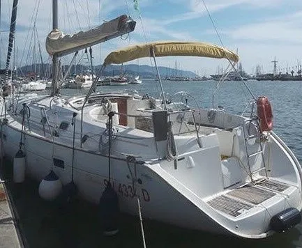 Charter a 12.71m 4 Cabin Sailing Yacht in Le Grazie
