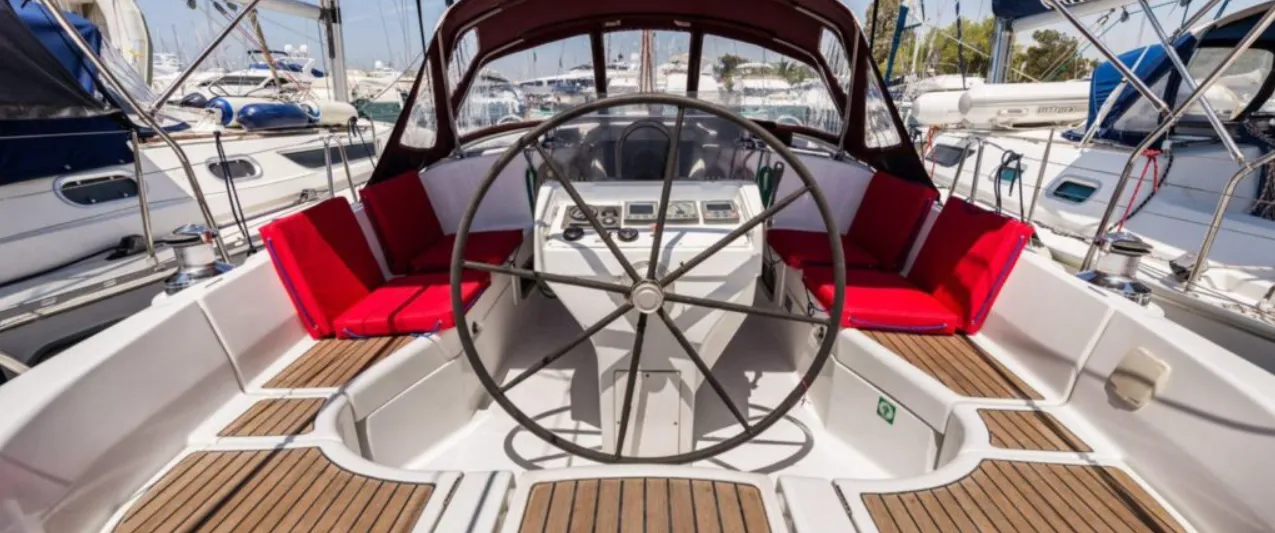 Charter a 12.5m Sailing Yacht Beneteau Oceanis Clipper 411 in Nea Peramos