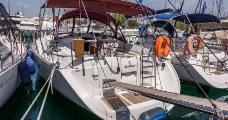 Charter a 12.5m Sailing Yacht Beneteau Oceanis Clipper 411 in Nea Peramos