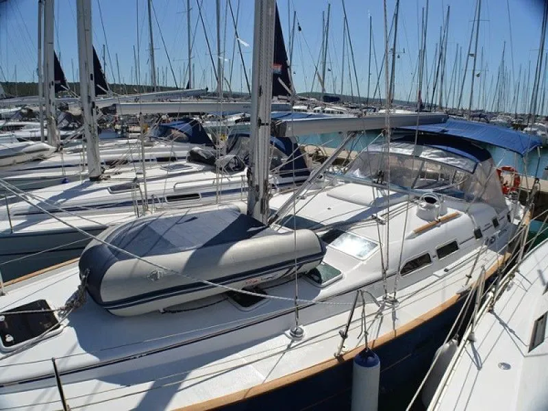 Rent a 13.09m Sailing Yacht Beneteau Oceanis Clipper 423 in Sukosan