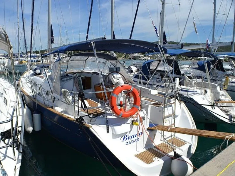 Rent a 13.09m Sailing Yacht Beneteau Oceanis Clipper 423 in Sukosan