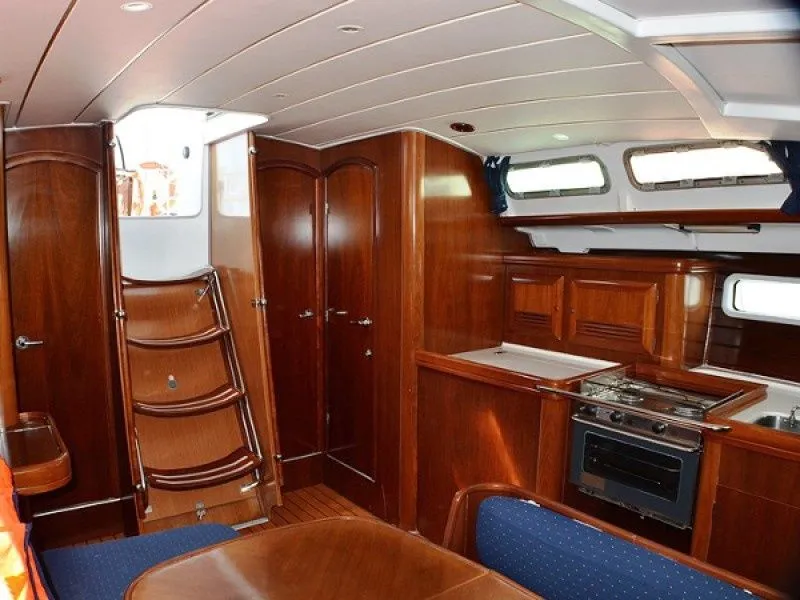 Charter a 13.09m Sailing Yacht in Nettuno