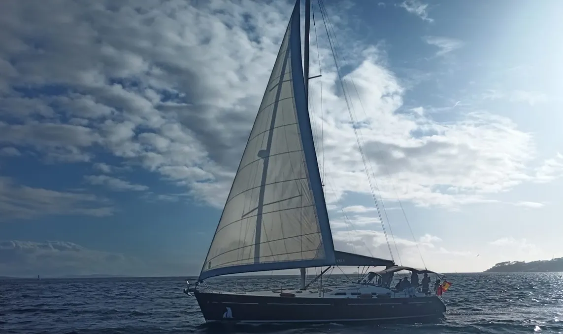 Polaris Faru One Charter Boat