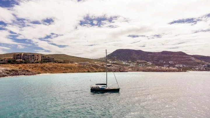 Explore La Paz on a 18.24m Rental Sailing Yacht Beneteau Sense 55