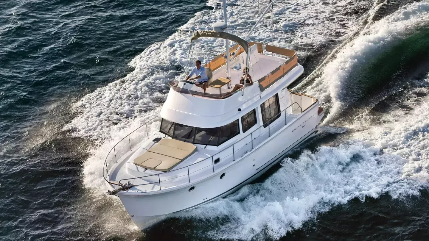 Charter a 10.98m Motor Yacht in Ajaccio