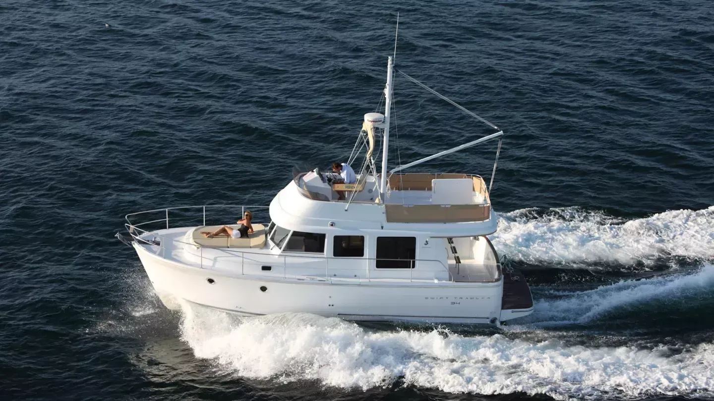 Charter a 10.98m Motor Yacht in Ajaccio