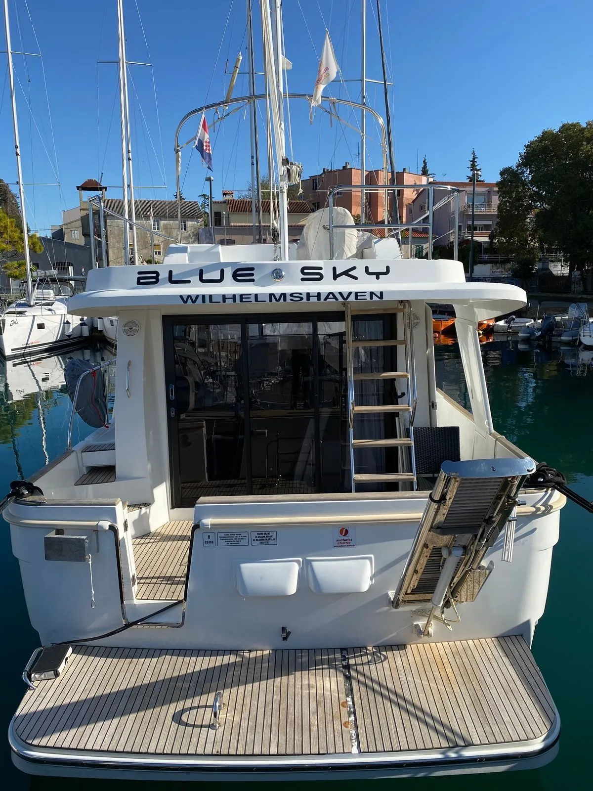 Boat - Charter a 10.98m Beneteau Swift Trawler 34 Motor Yacht in Zadar