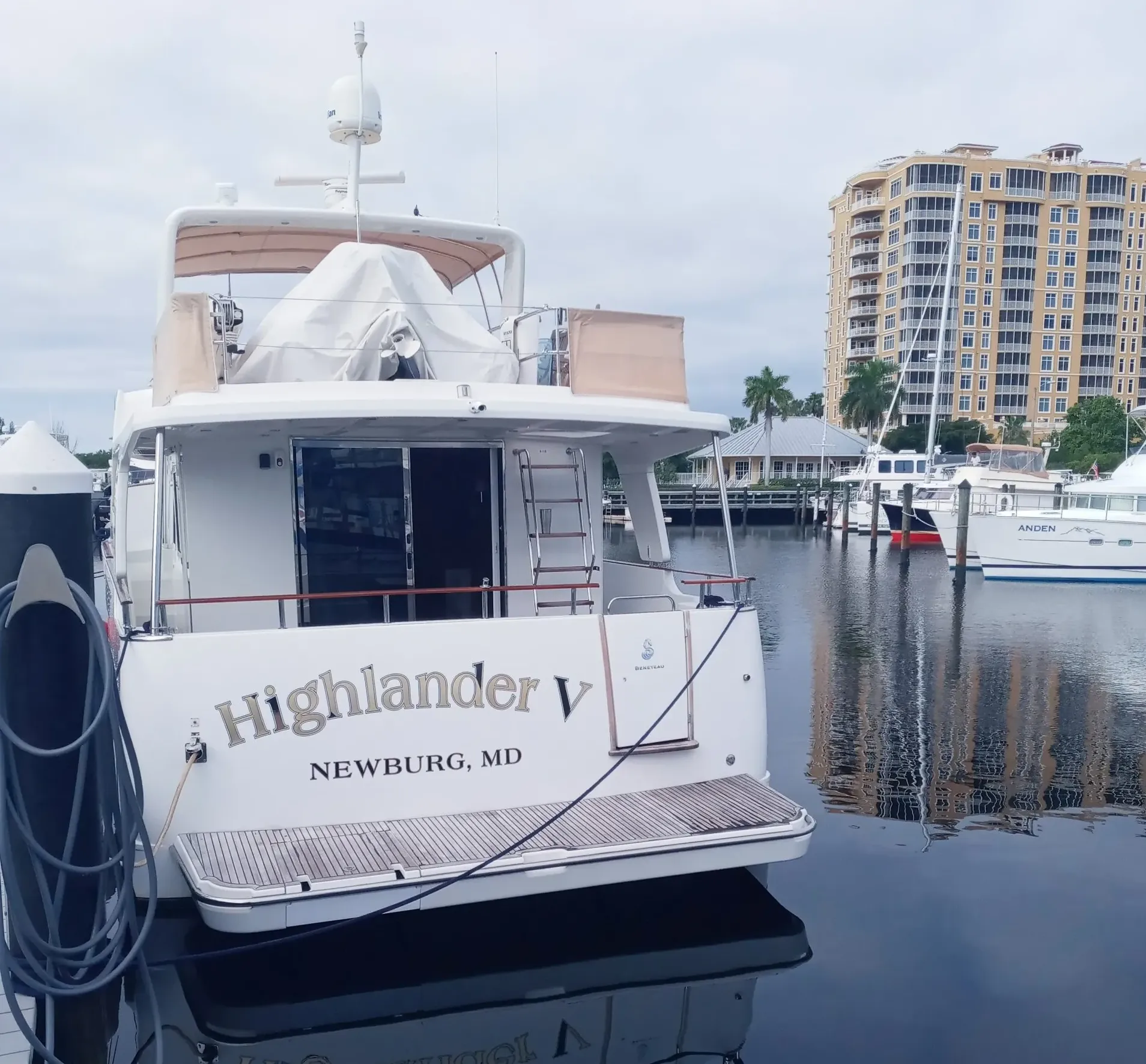Highlander 5 Charter Boat