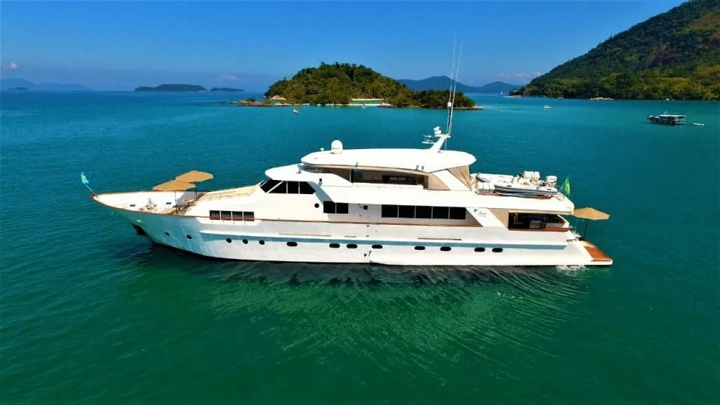 Rent a 32.5m Benetti 106 Motor Yacht in Angra dos Reis