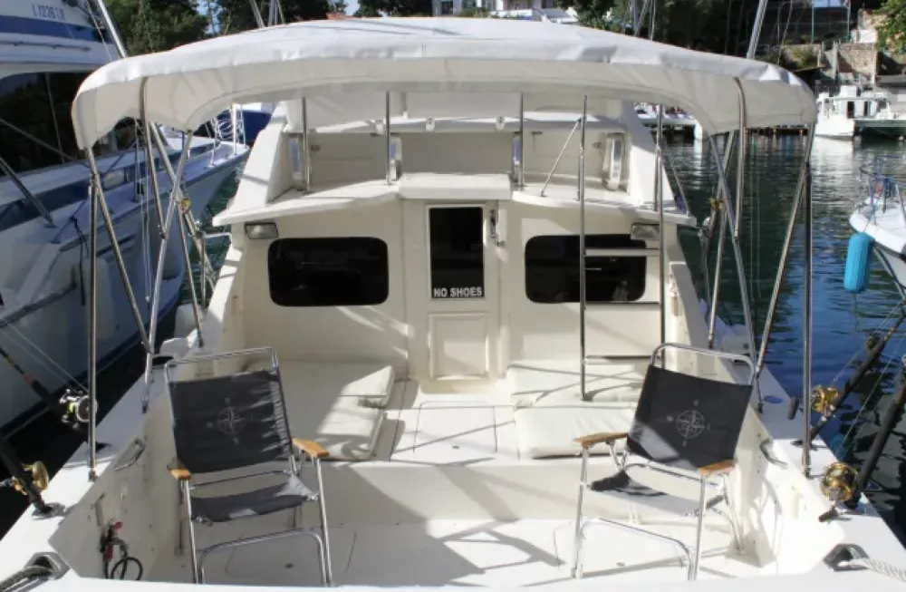 8.53m La Romana Motor Yacht Bertram 28 Flybridge Hire
