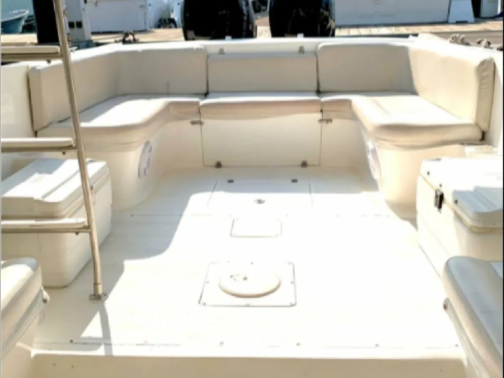 Explore Santa Marta on a 9.44m Rental Boat