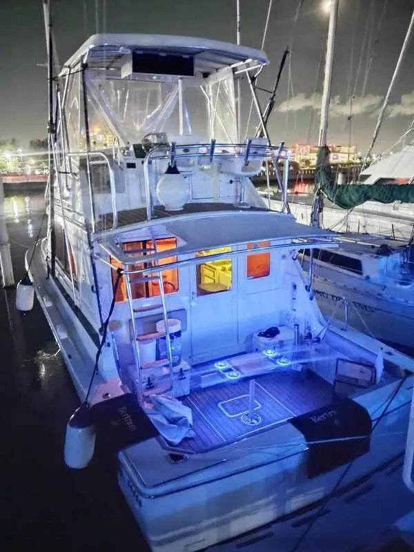 Charter a 10.59m Bertram 33 Motor Yacht in San Juan