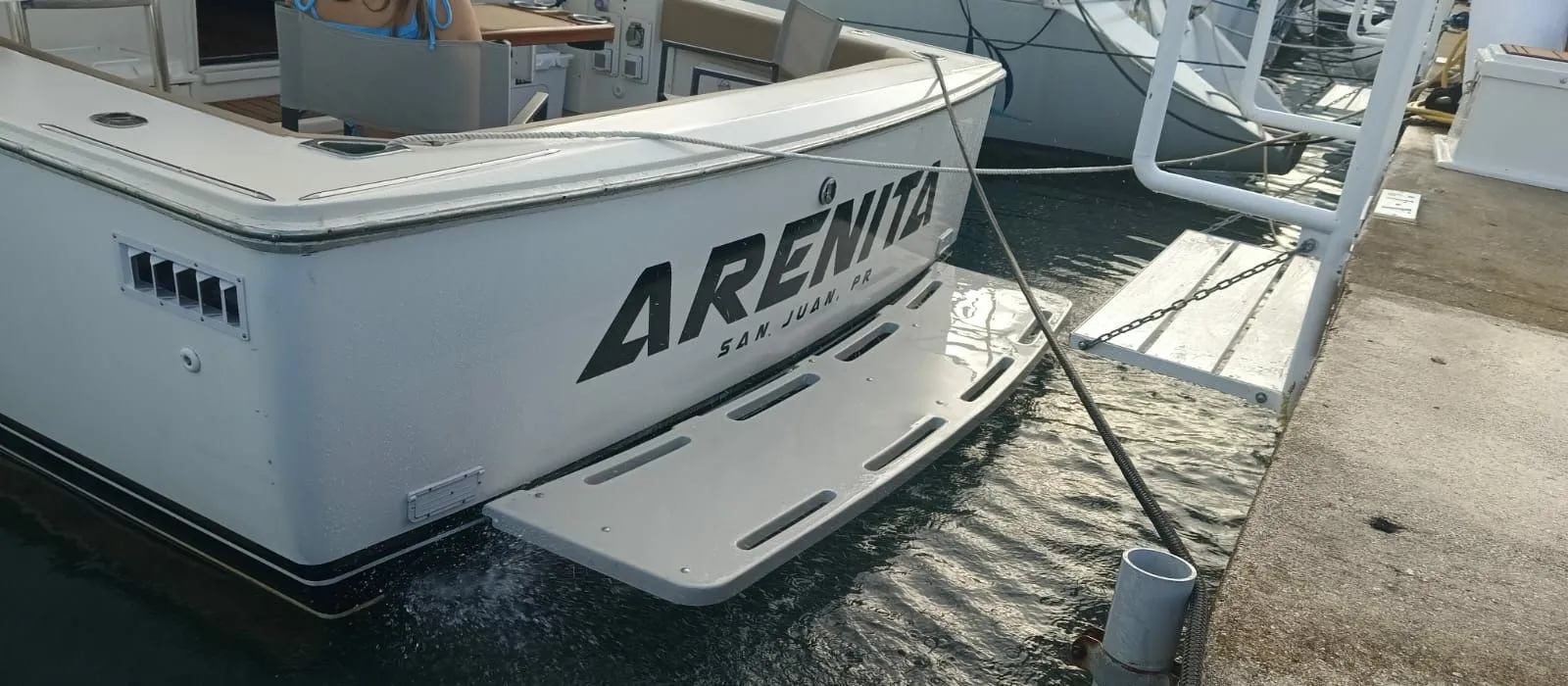 Arenita Charter Boat