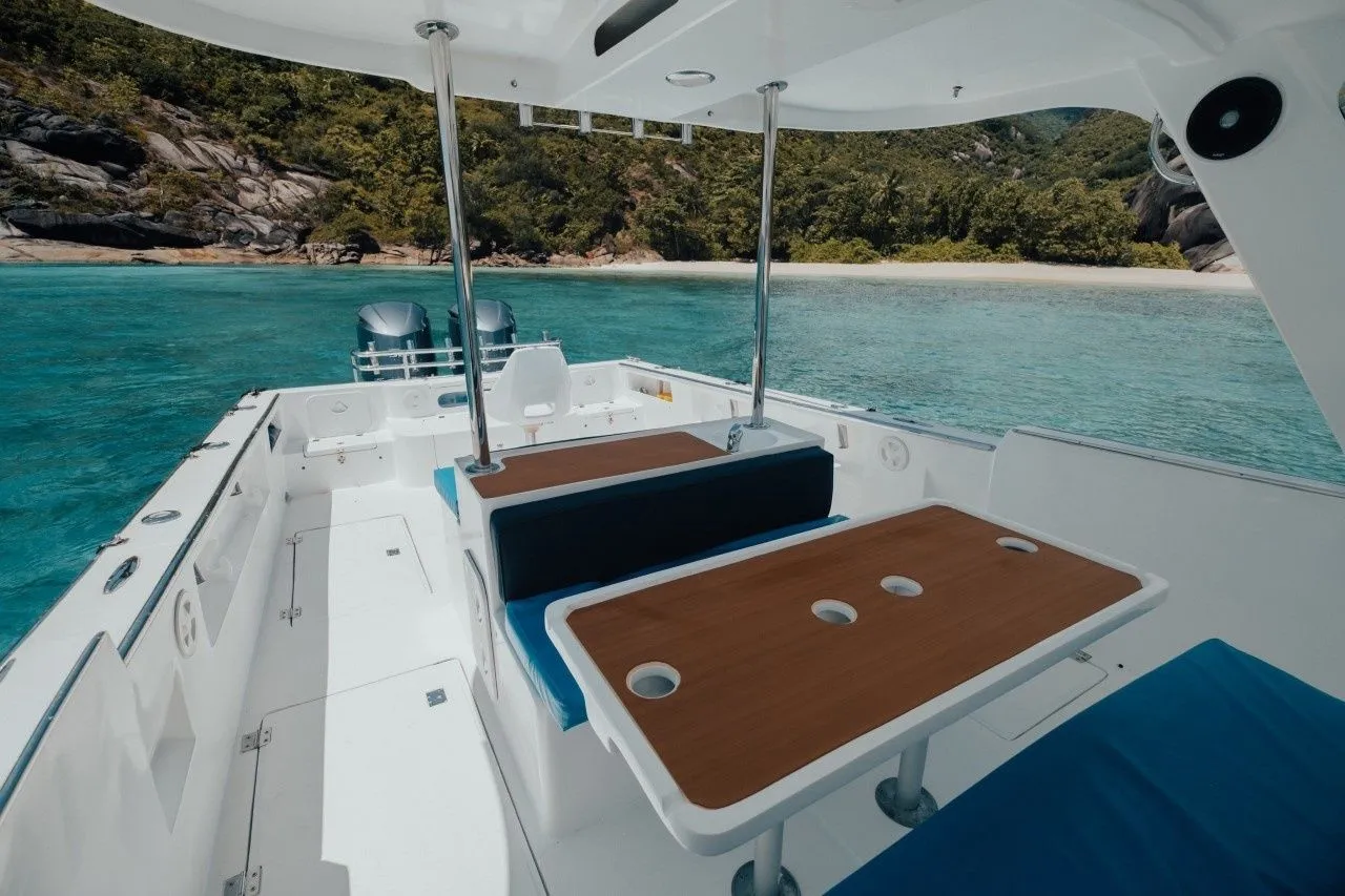 12.19m Bel Ombre Motor Yacht Hire