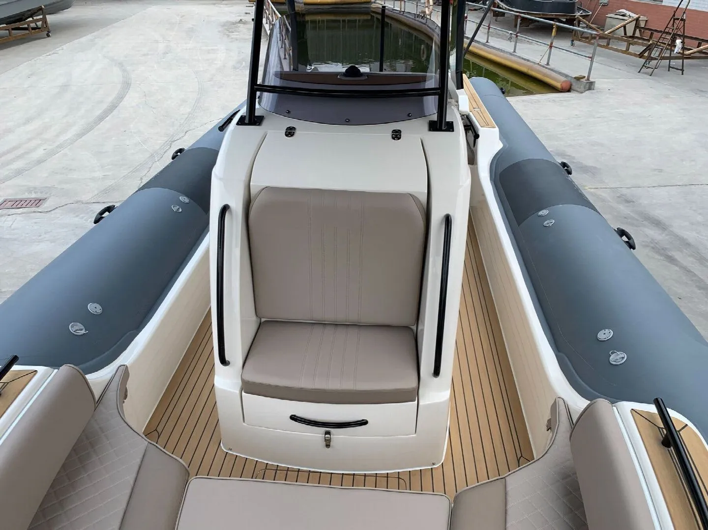 Rent a 10.5m Black Manta B10 Motor Boat in Grimaud