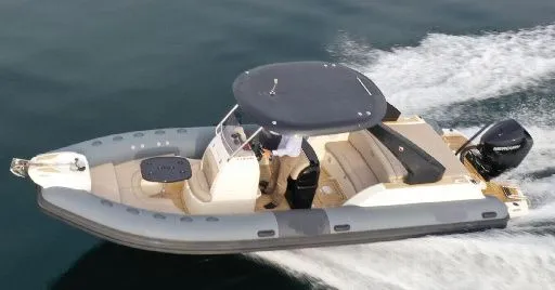 Charter a 9m Motor Boat in Grimaud