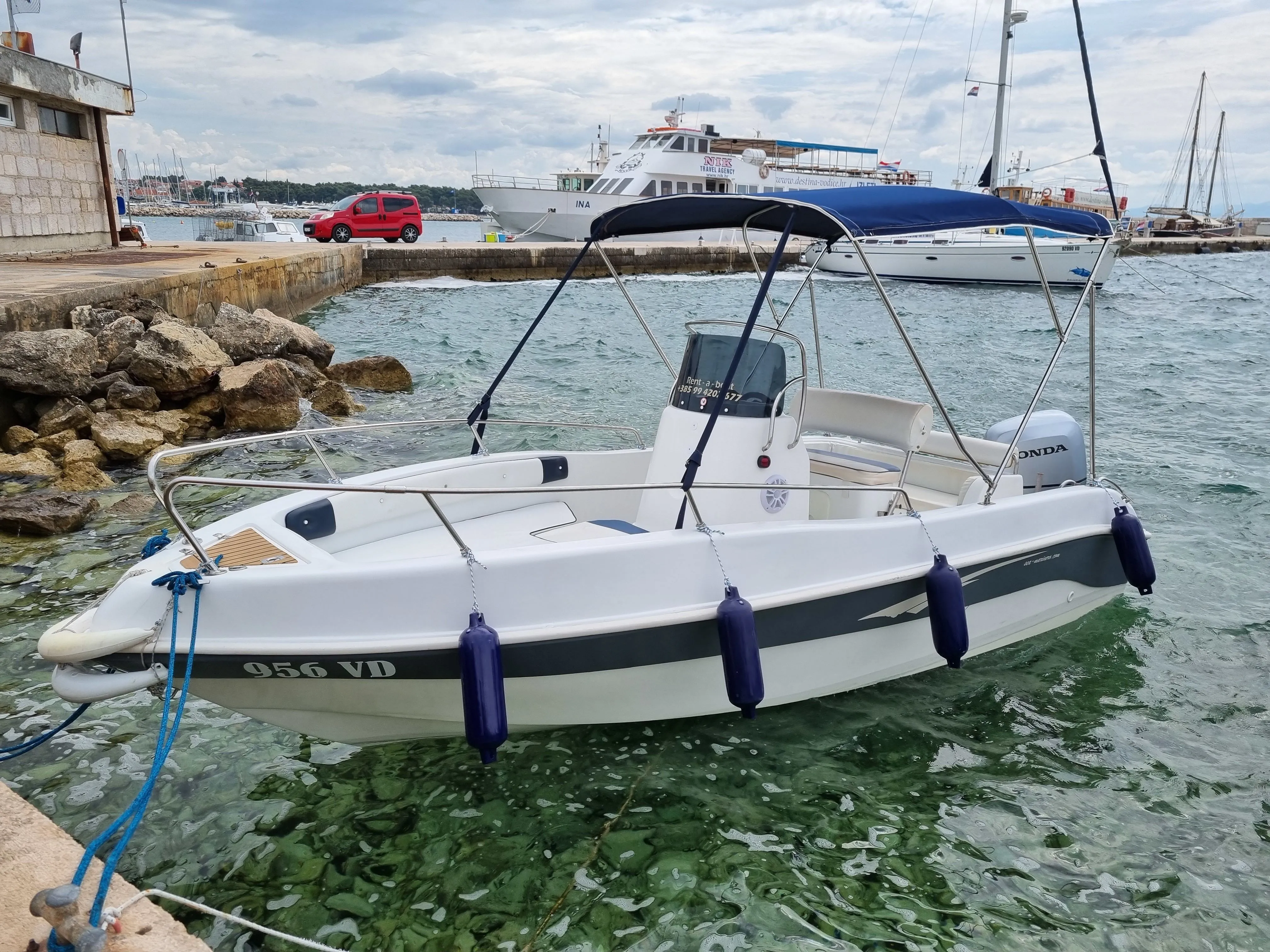 Rent a 5.6m BlueMax 560 Motor Boat in Vodice