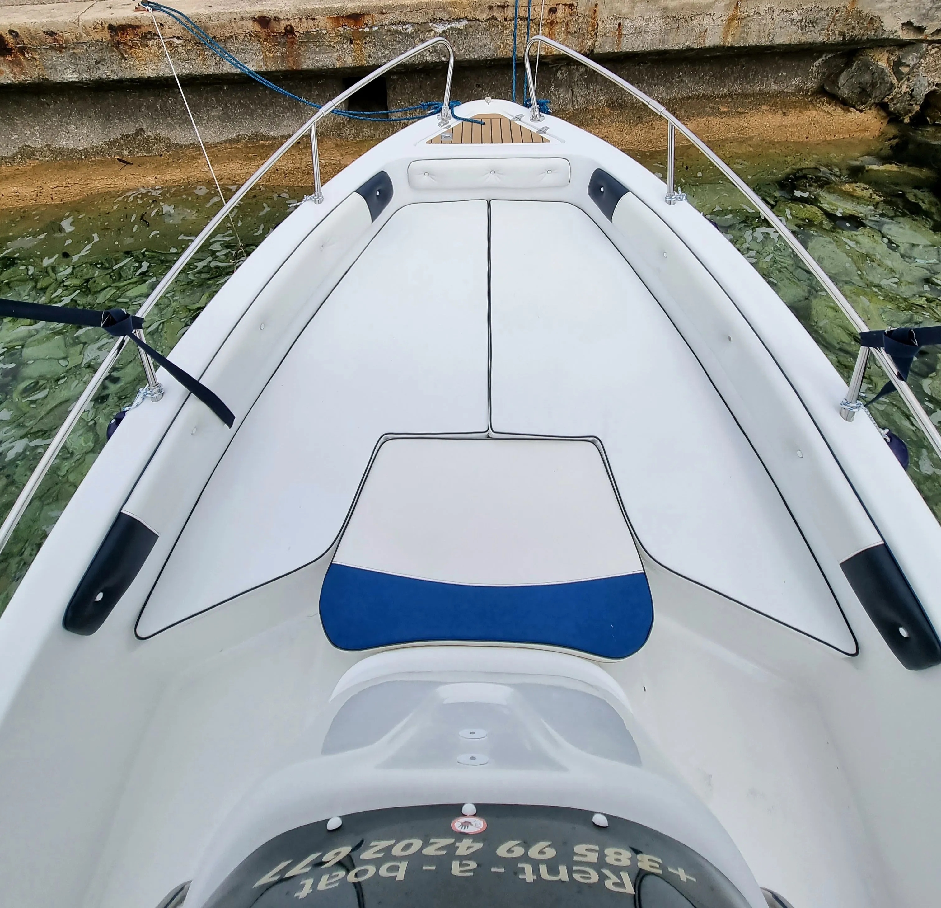 Rent a 5.6m BlueMax 560 Motor Boat in Vodice