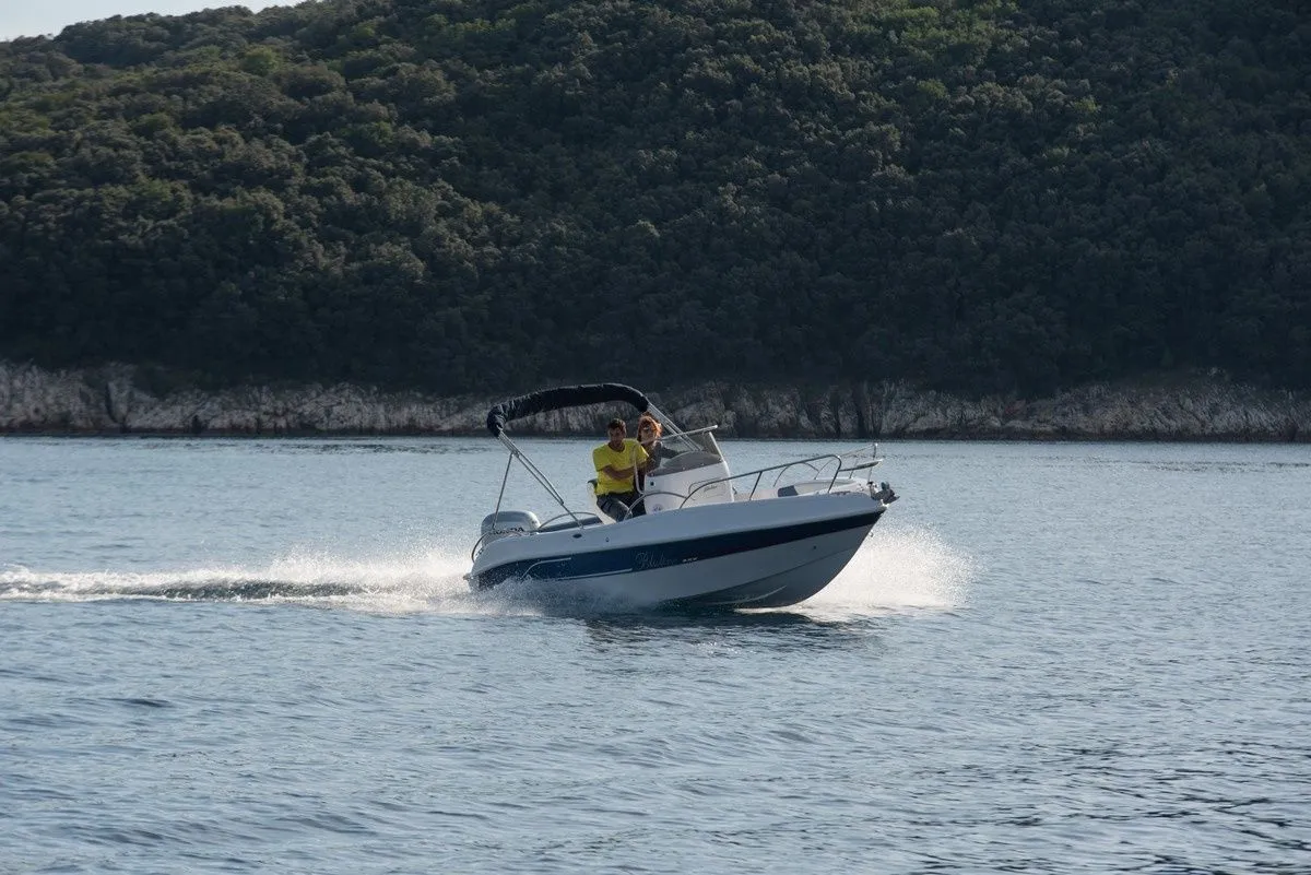 5.5m Lumbarda Boat Hire