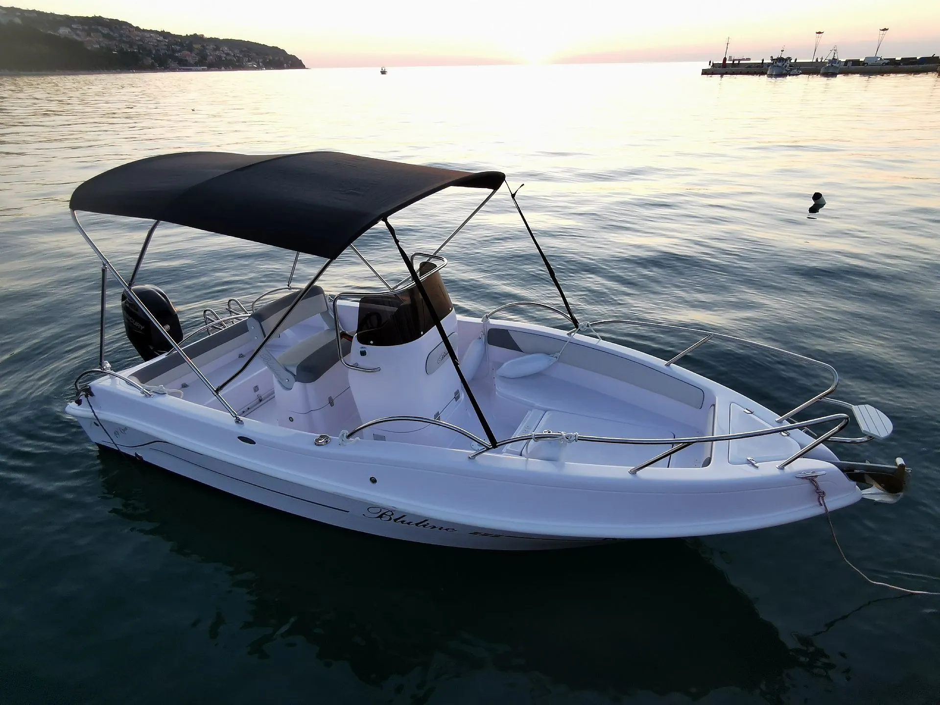 Rent a 5.5m Motor Boat in Kraljevica