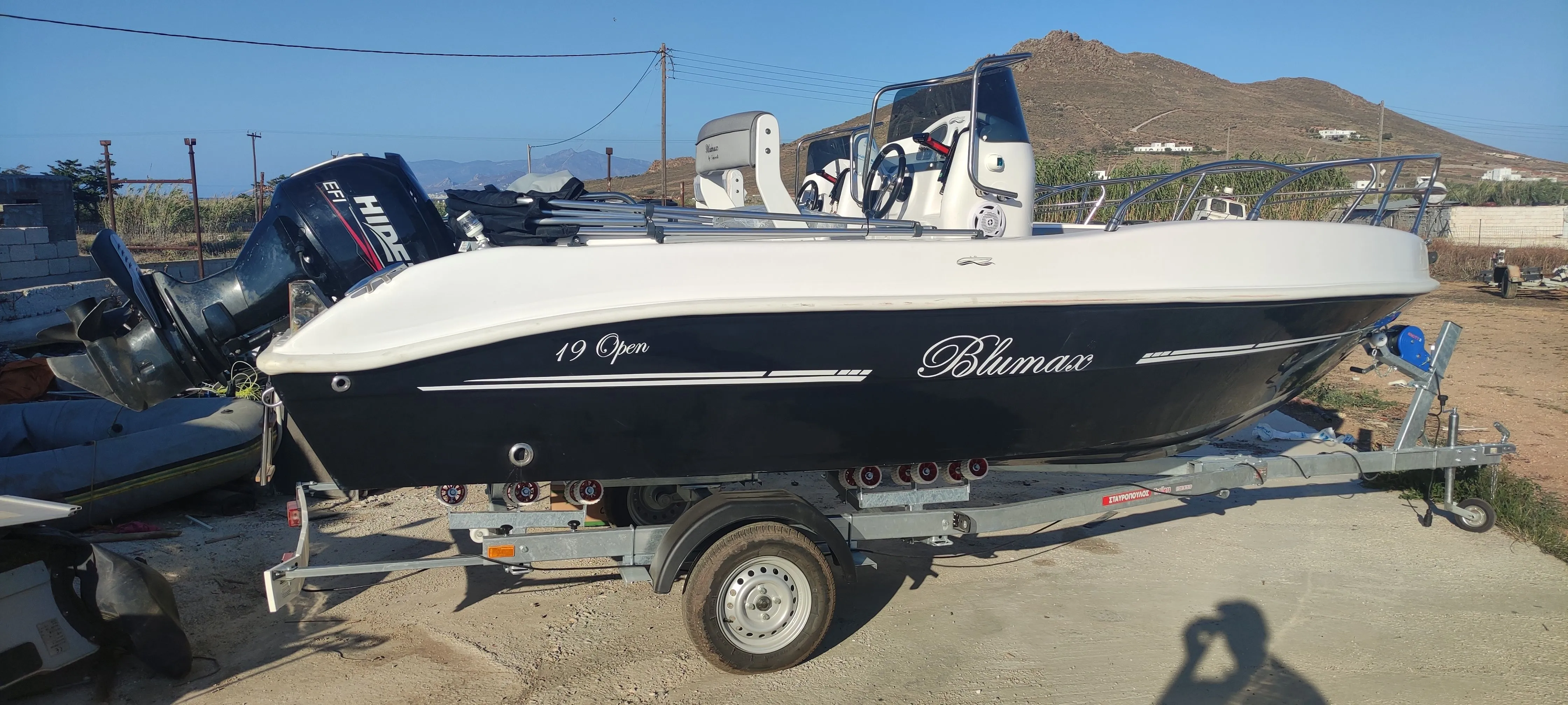 5.7m Piso Livadi Blumax 19 Motor Boat Hire
