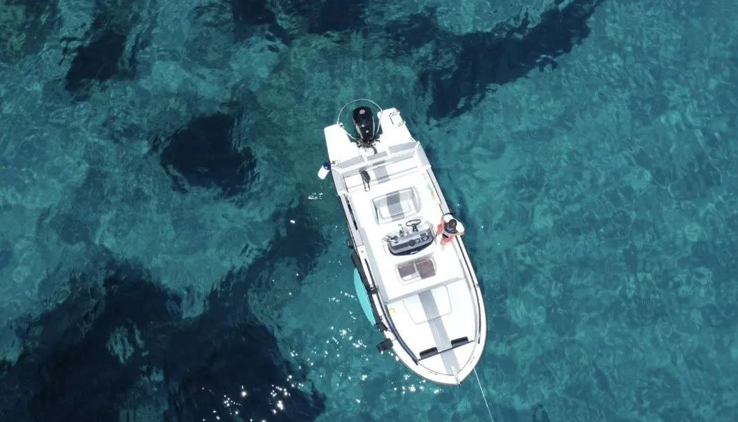 Charter a 6m Motor Boat BMA 199X in Sorrento