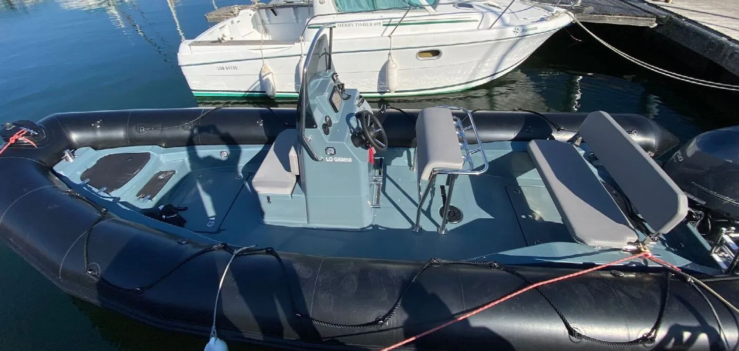 6.9m Port-Louis Boat Hire