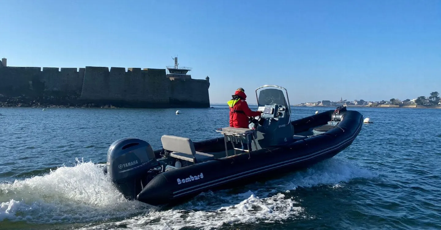 6.9m Port-Louis Boat Hire