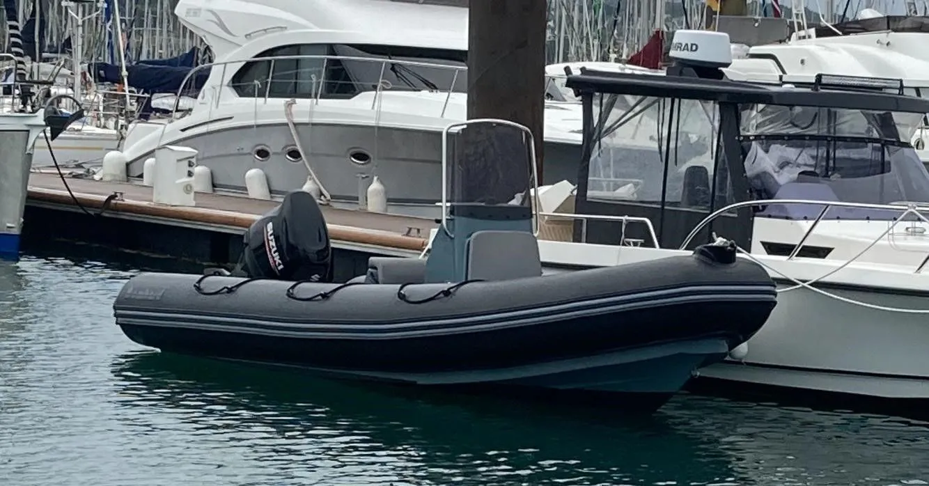 Rent a 6m Bombard Explorer DB 600 in Brest