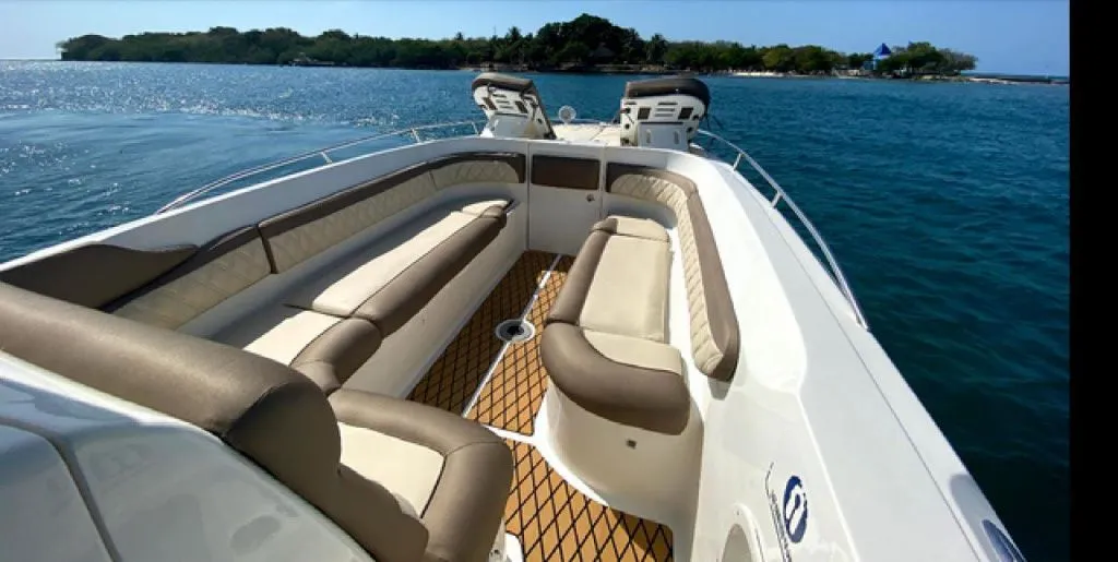 Charter a 12.96m Bravo 410 in Cancún