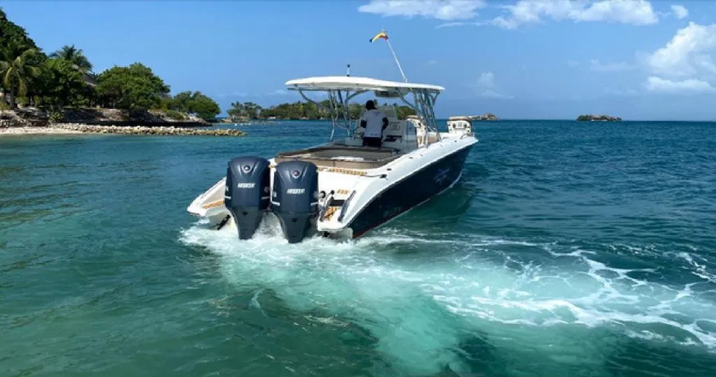 Charter a 12.96m Bravo 410 in Cancún