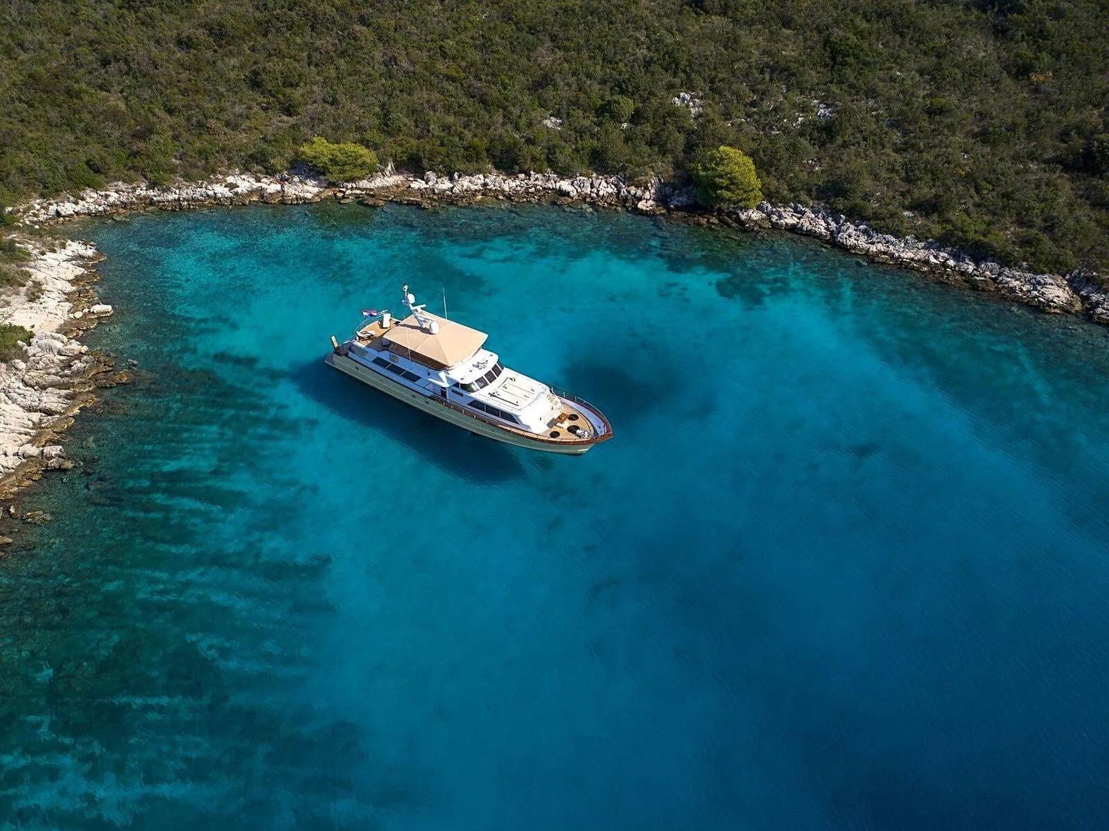 Charter a 30.21m Motor Yacht Broward 30 in Split