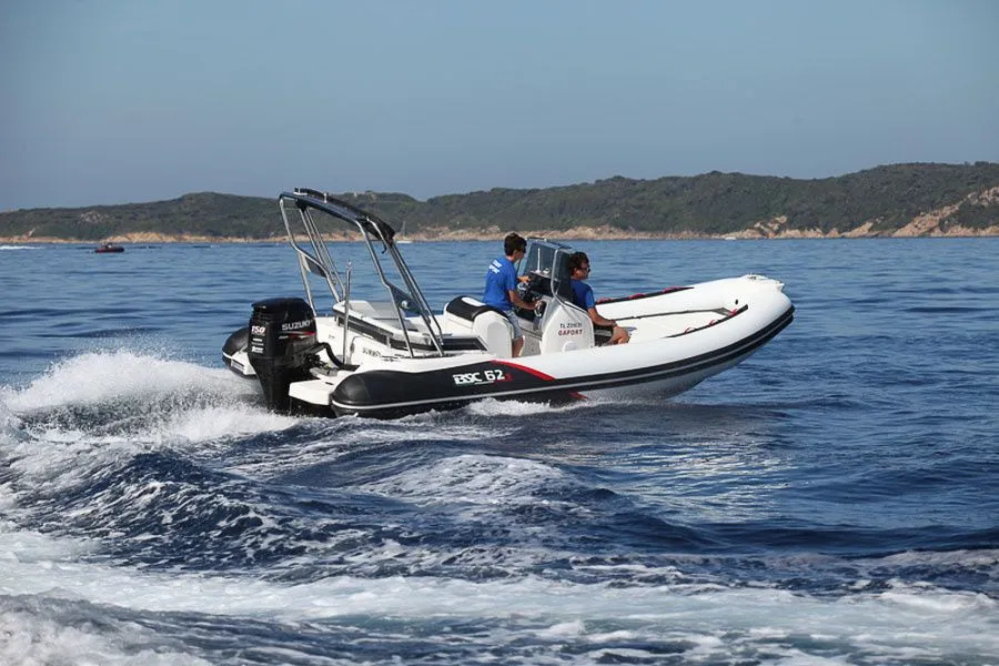 Explore Arzon on a 6.25m Rental Motor Boat