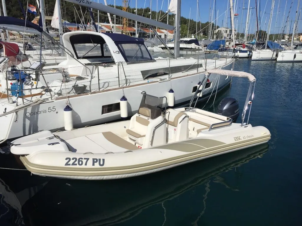 Explore Medulin on a 6.65m Rental Boat