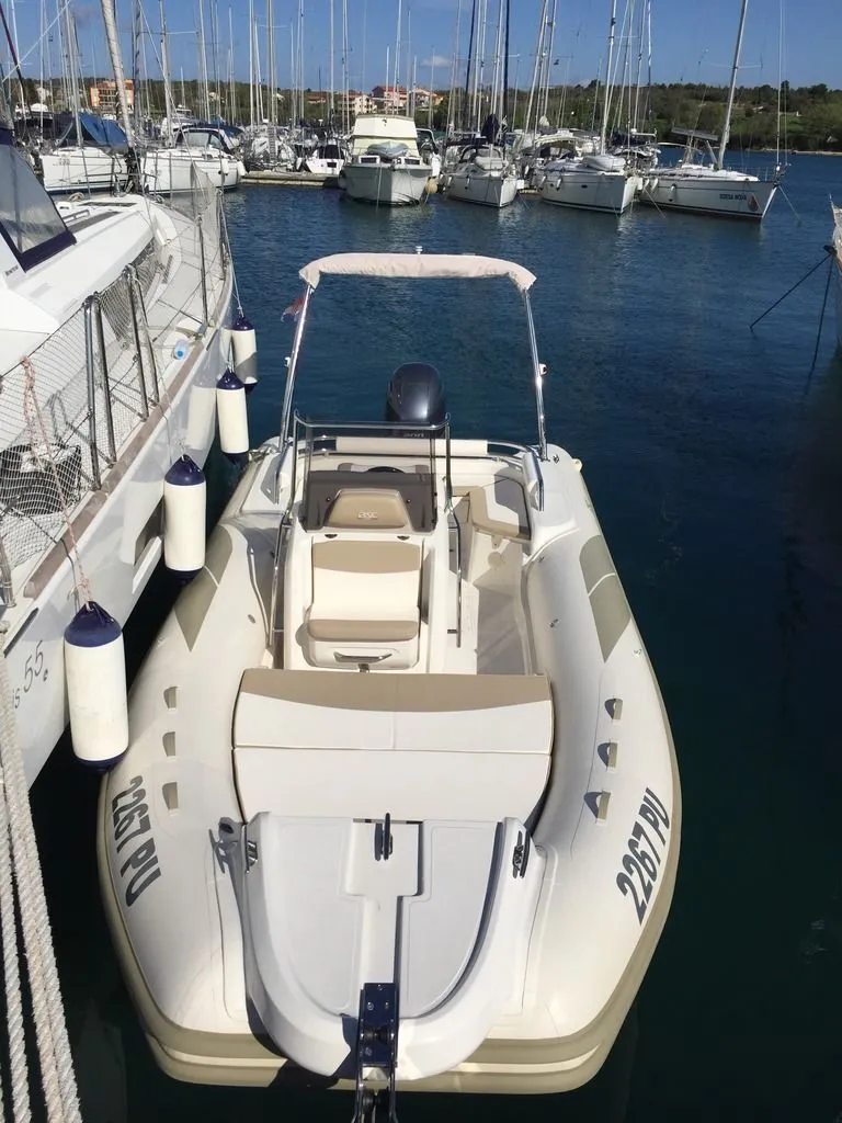Explore Medulin on a 6.65m Rental Boat