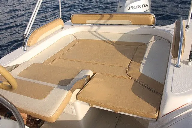 Rent a 6m Boat in Calvi
