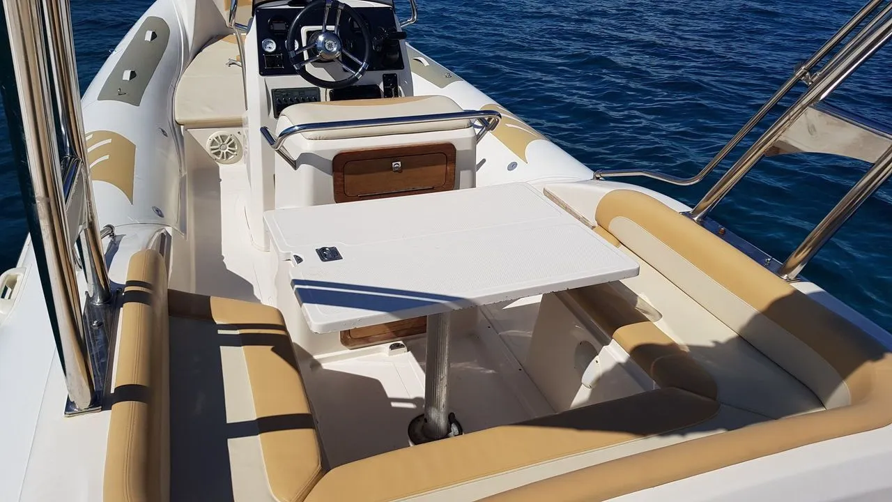 7.2m Hyeres Motor Boat Hire
