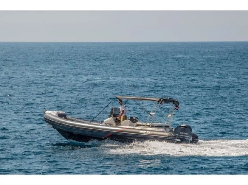 Charter a 7.8m BSC 75 in Pula