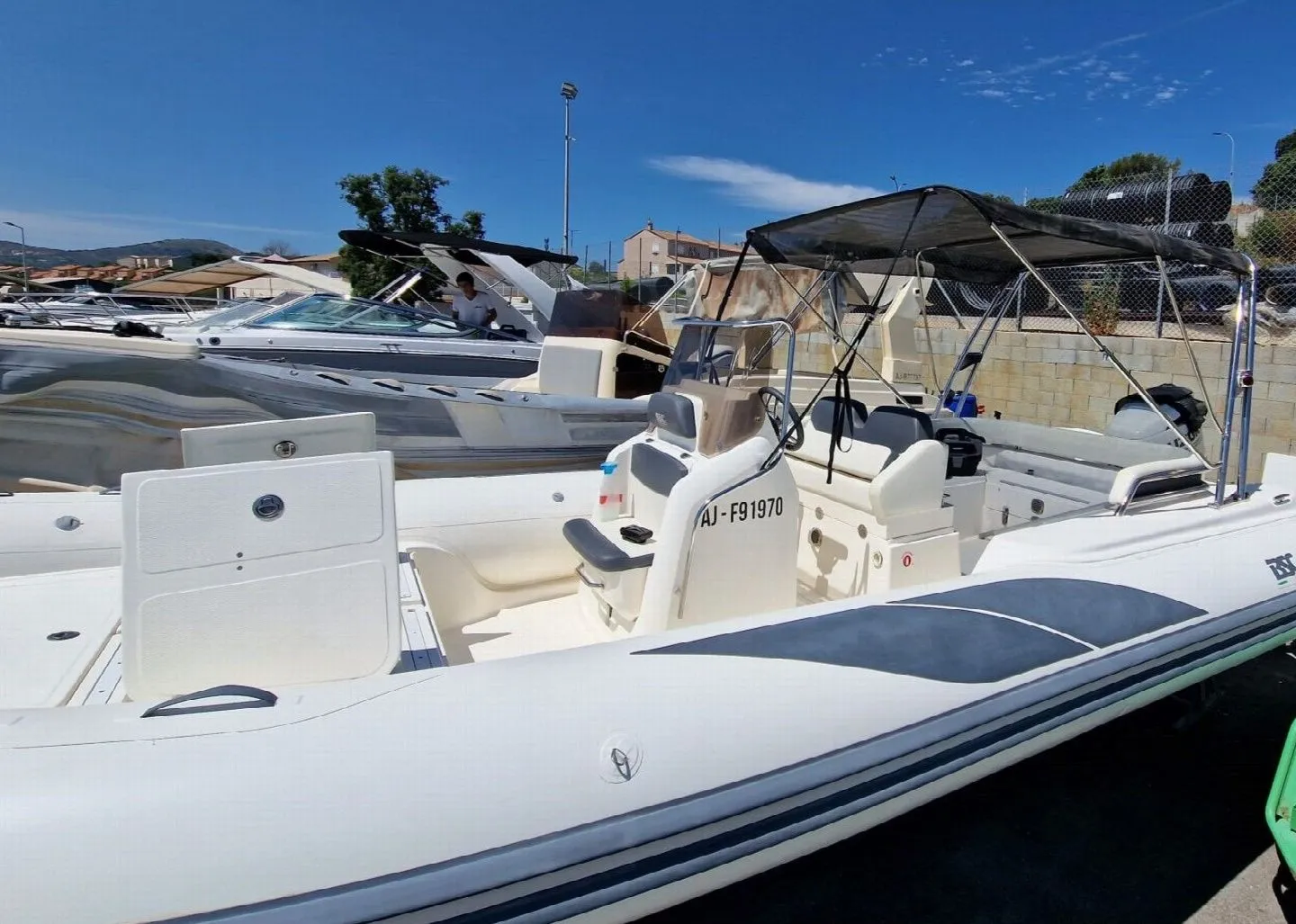 Rent a 7.9m Motor Boat in Ajaccio