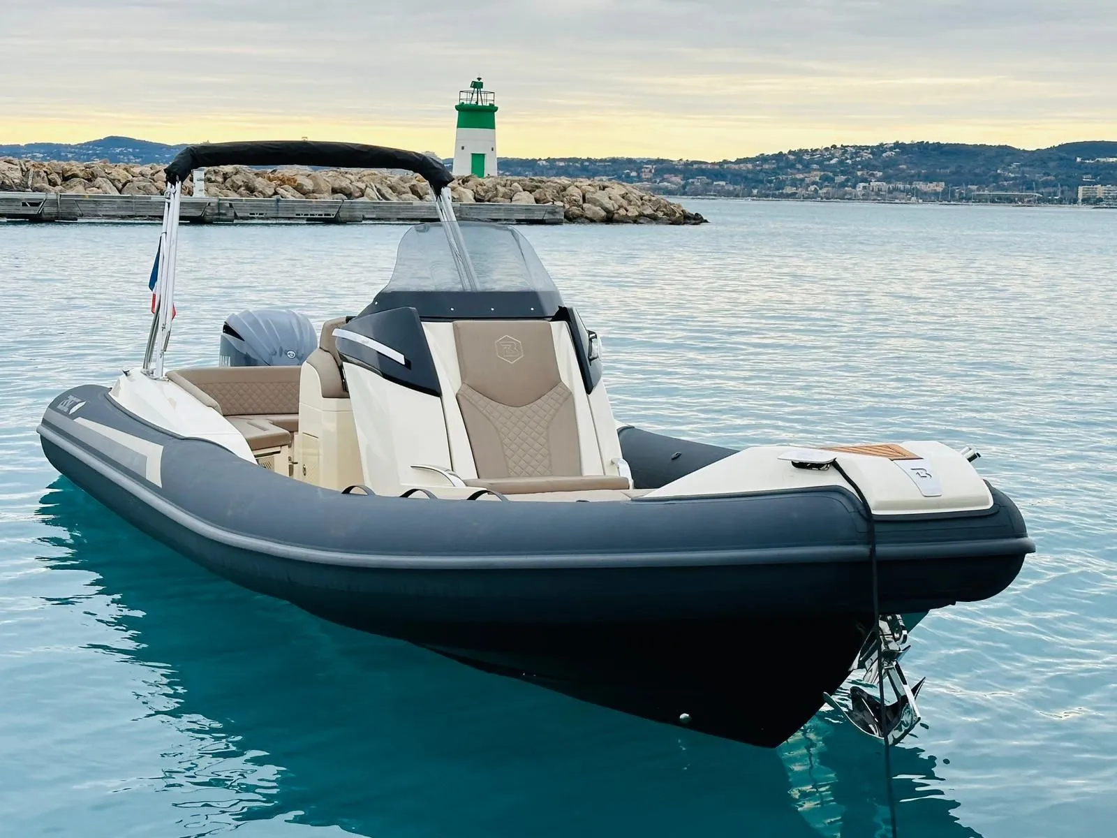 Charter a 9m BSC B-1 in Saint-Laurent-du-Var
