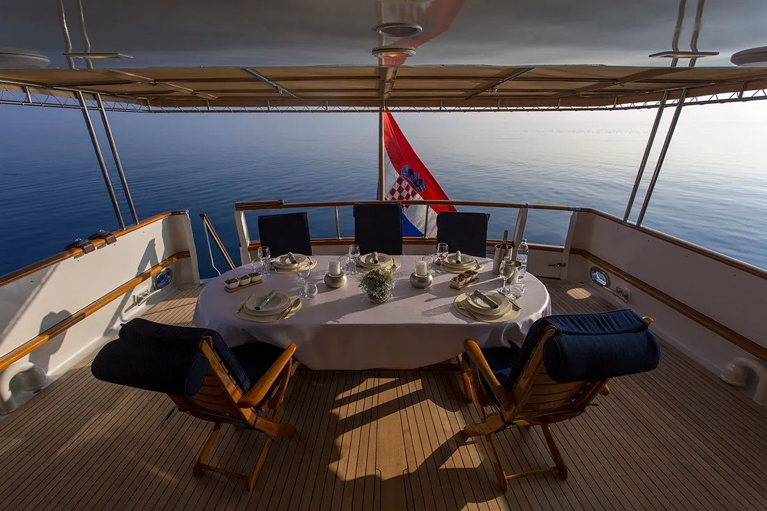 32m Podstrana 5 Cabin Motor Yacht Hire